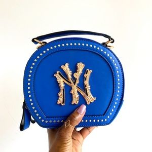 SALE🚨 Brand new Blue NY bag